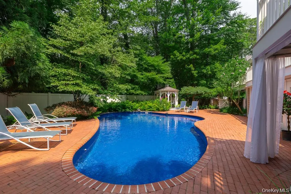 29 Farm Road Head Of The Harbor, NY 11780