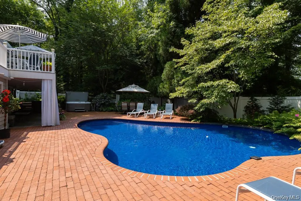 29 Farm Road Head Of The Harbor, NY 11780