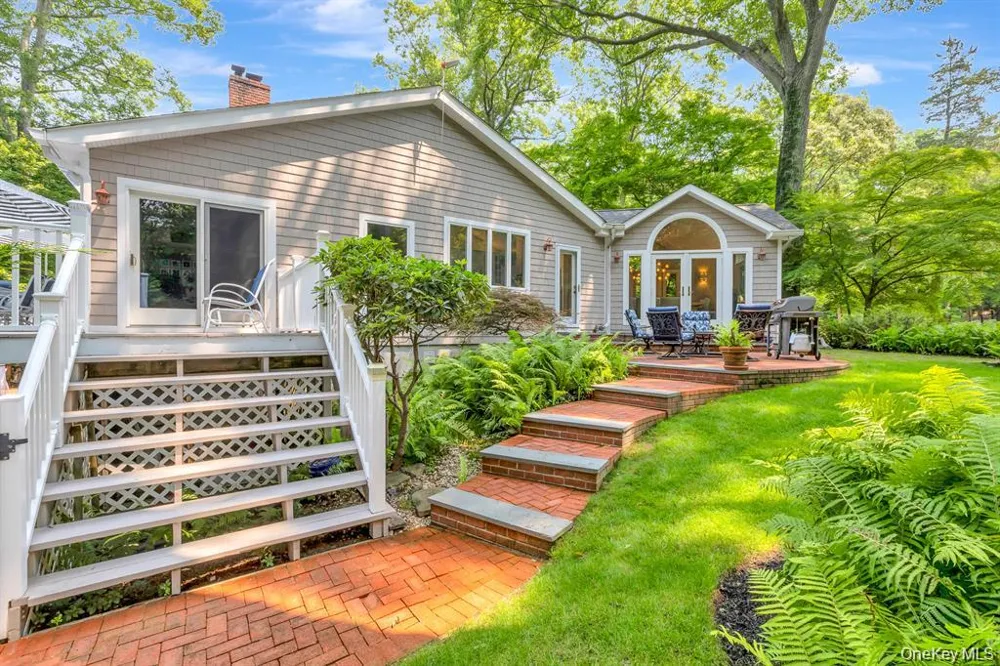 29 Farm Road Head Of The Harbor, NY 11780