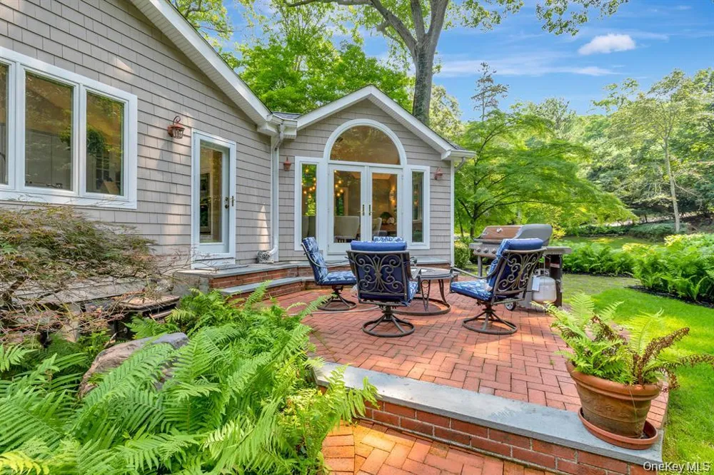 29 Farm Road Head Of The Harbor, NY 11780