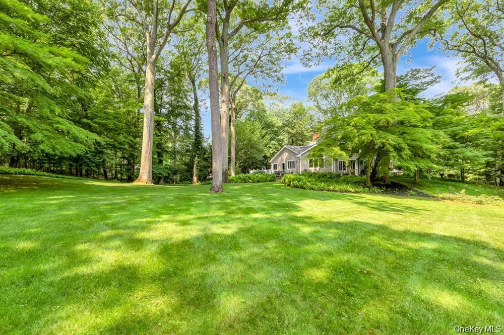 29 Farm Road Head Of The Harbor, NY 11780