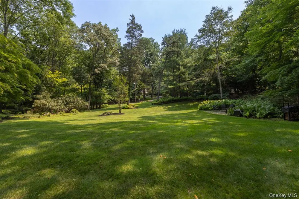 29 Farm Road Head Of The Harbor, NY 11780