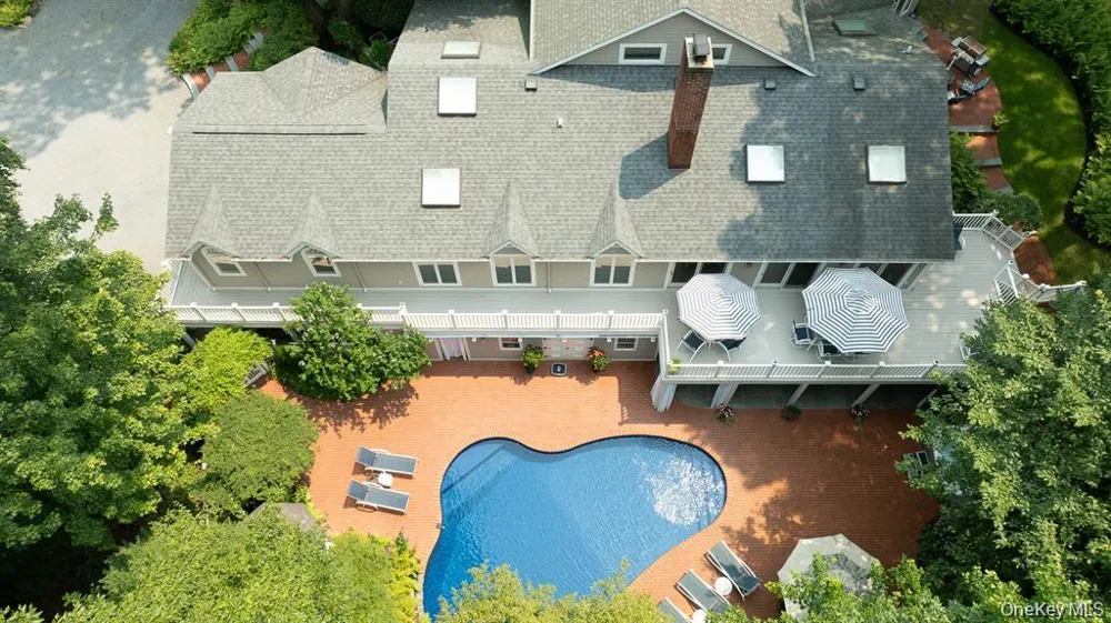 29 Farm Road Head Of The Harbor, NY 11780