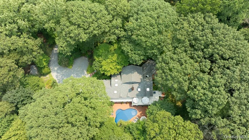 29 Farm Road Head Of The Harbor, NY 11780