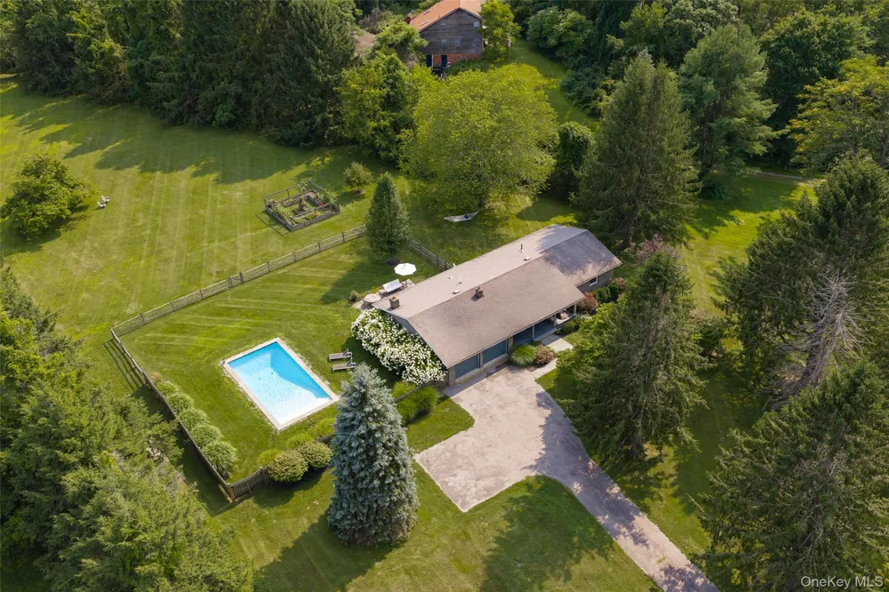 62 Frost Road Rhinebeck, NY 12572