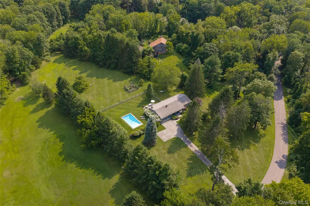 62 Frost Road Rhinebeck, NY 12572