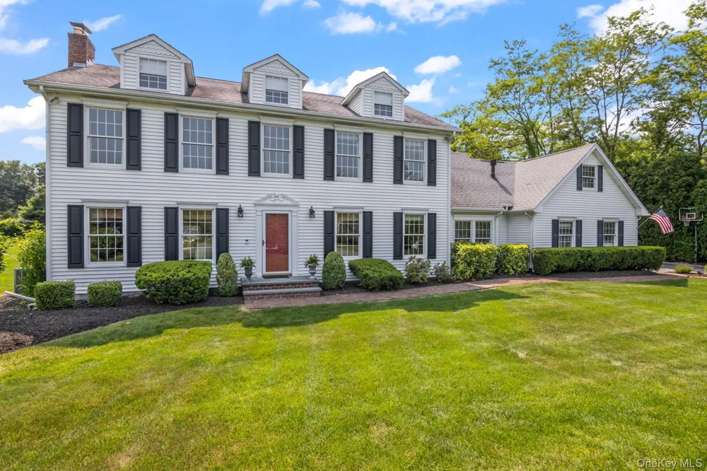 17 Lemark Court East Setauket, NY 11733