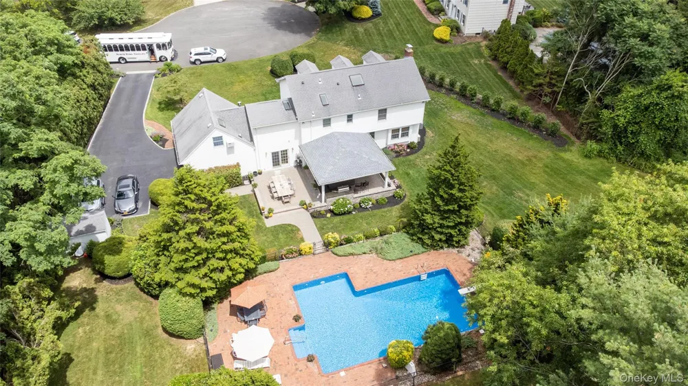 17 Lemark Court East Setauket, NY 11733