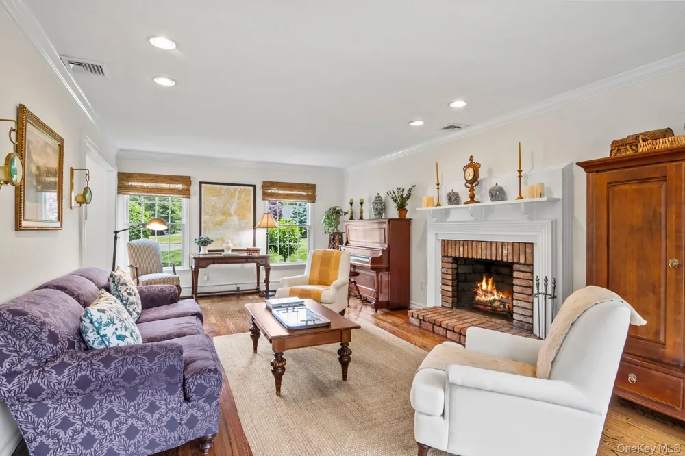 17 Lemark Court East Setauket, NY 11733