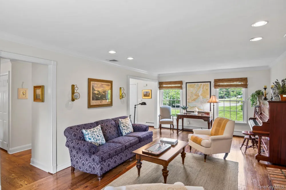 17 Lemark Court East Setauket, NY 11733