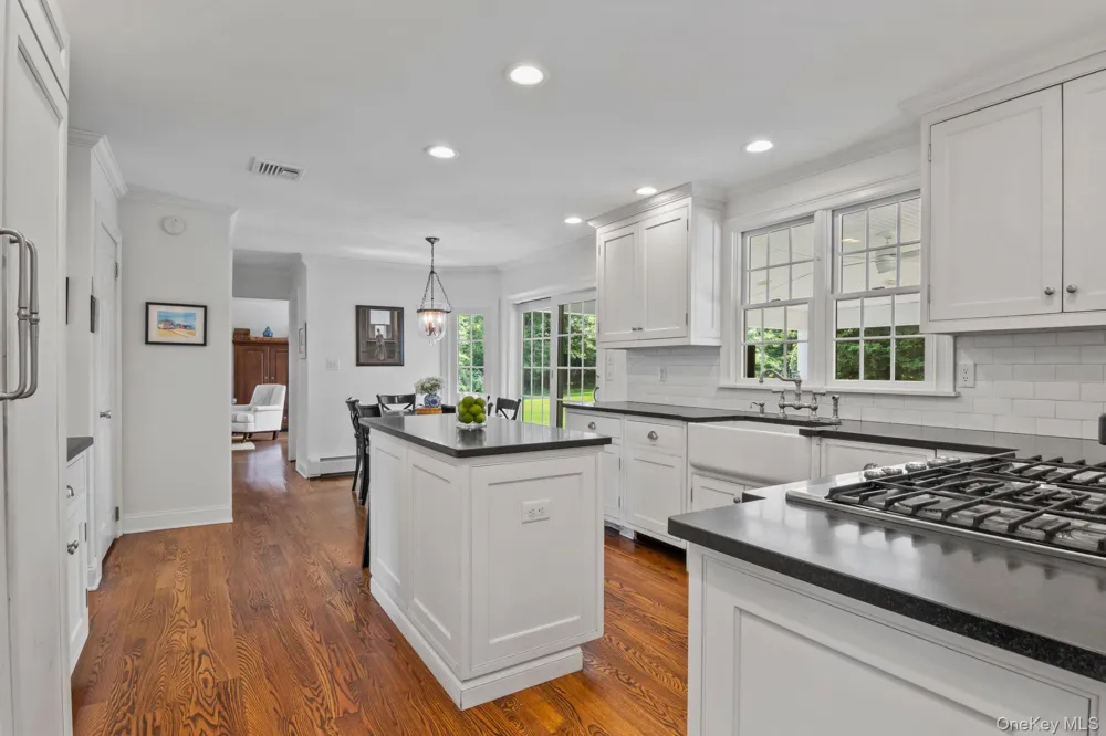 17 Lemark Court East Setauket, NY 11733