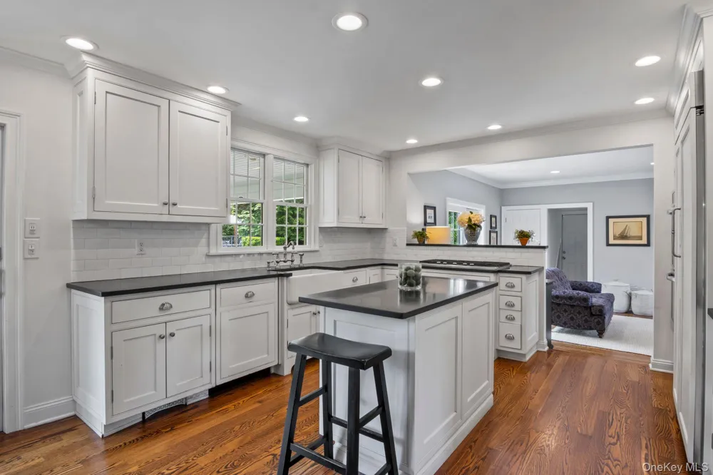 17 Lemark Court East Setauket, NY 11733