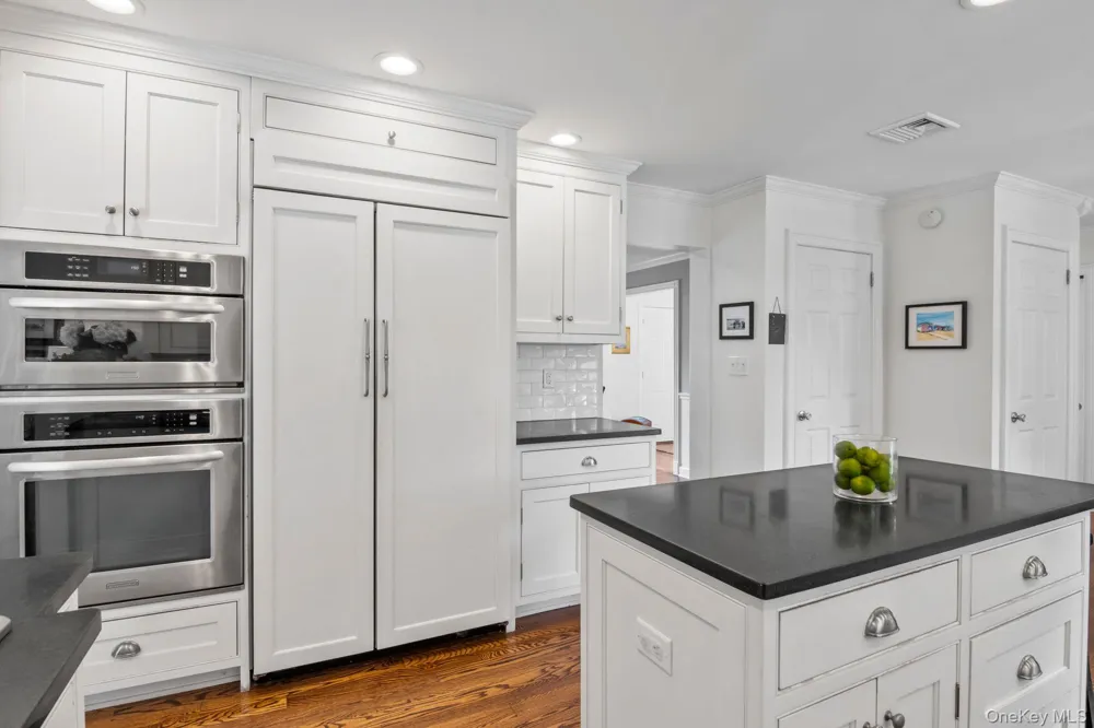 17 Lemark Court East Setauket, NY 11733