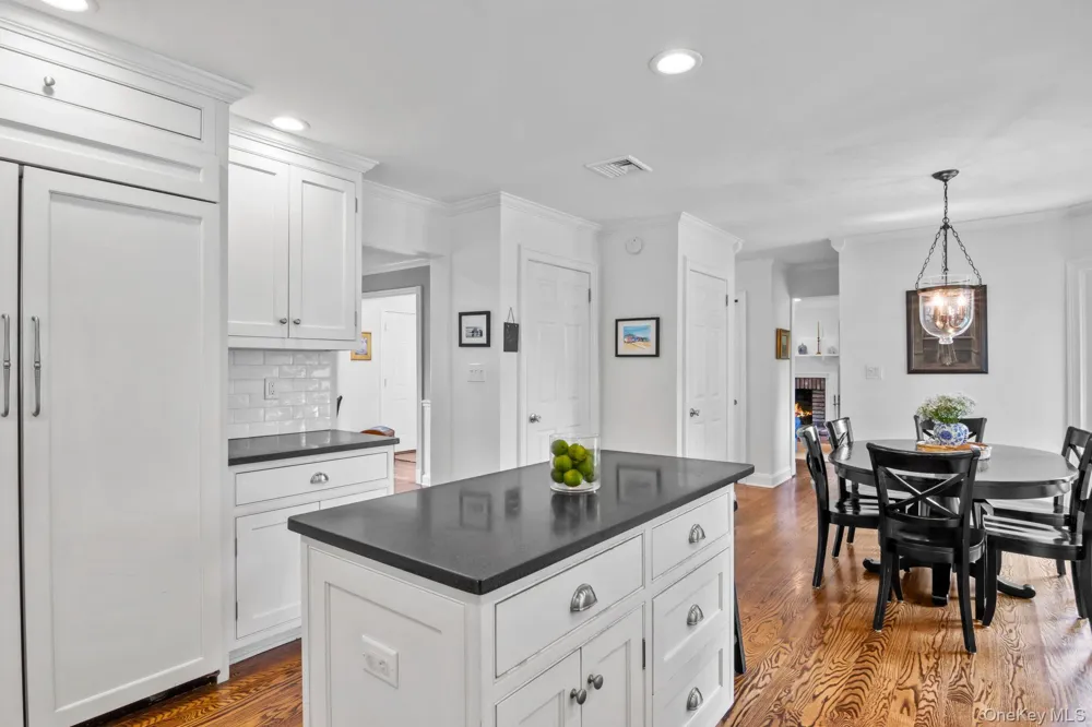 17 Lemark Court East Setauket, NY 11733