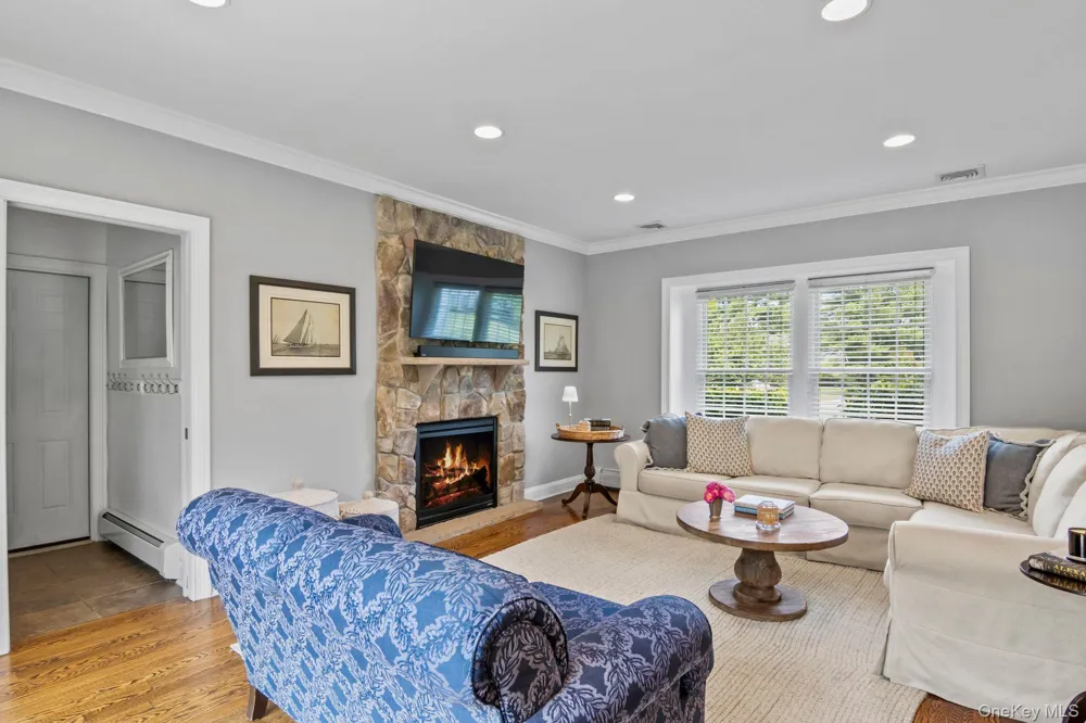 17 Lemark Court East Setauket, NY 11733