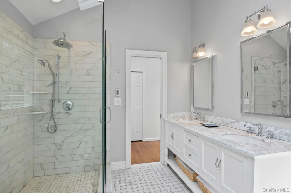 17 Lemark Court East Setauket, NY 11733
