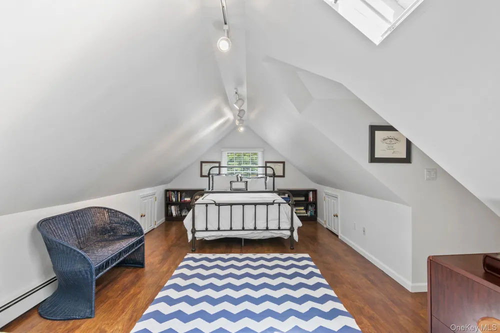 17 Lemark Court East Setauket, NY 11733