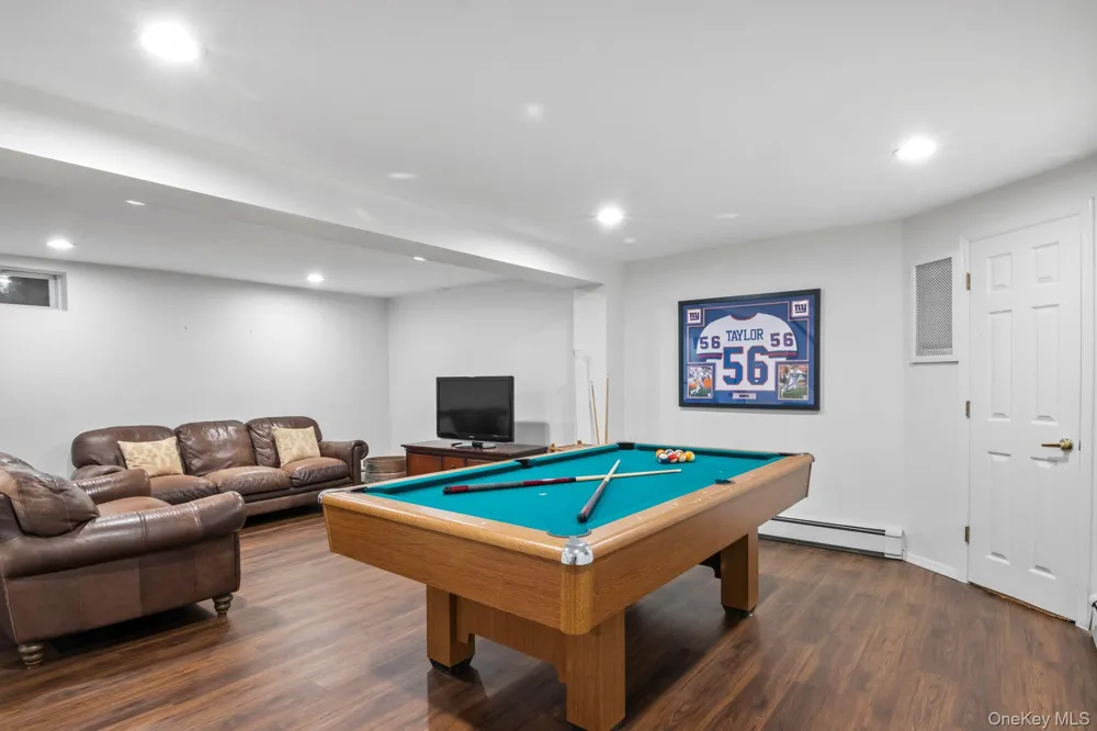 17 Lemark Court East Setauket, NY 11733