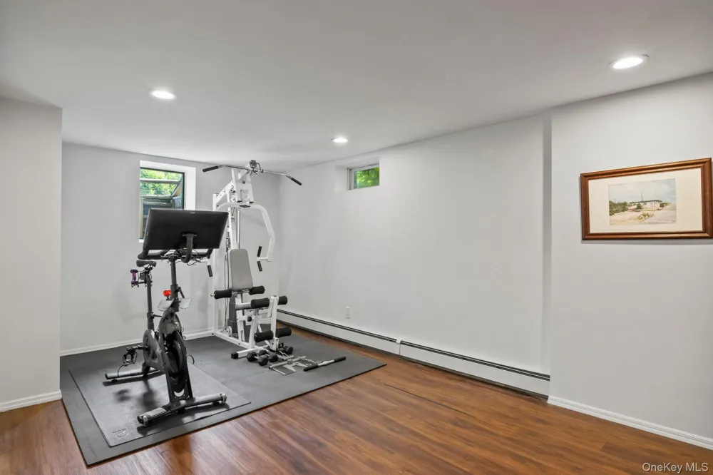17 Lemark Court East Setauket, NY 11733