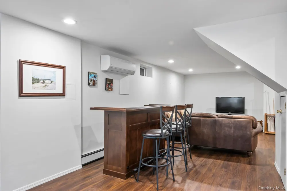 17 Lemark Court East Setauket, NY 11733