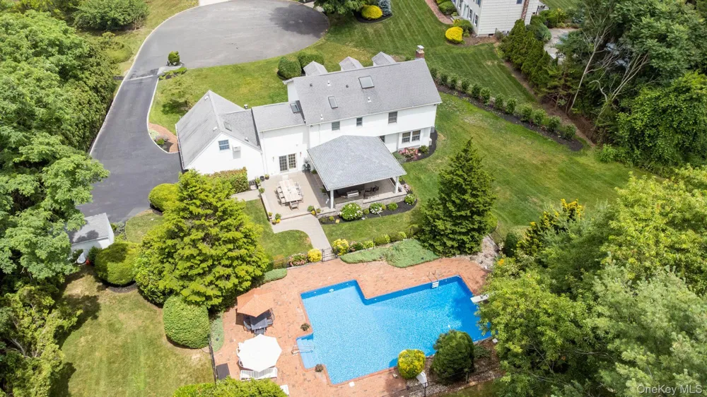 17 Lemark Court East Setauket, NY 11733