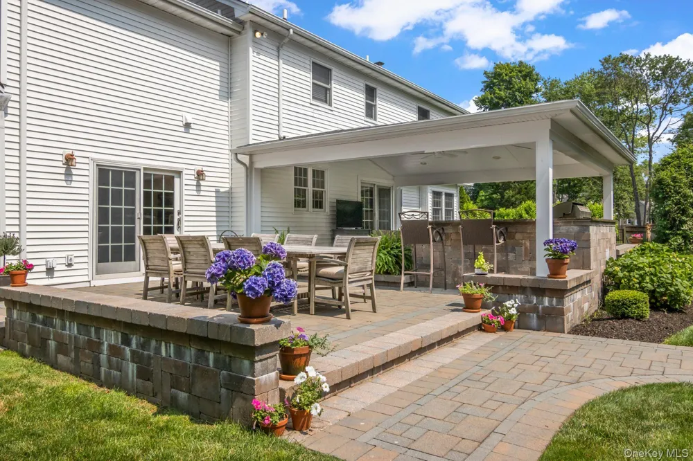 17 Lemark Court East Setauket, NY 11733