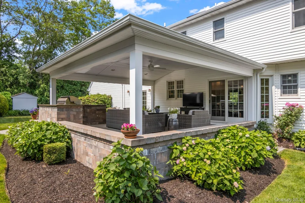 17 Lemark Court East Setauket, NY 11733