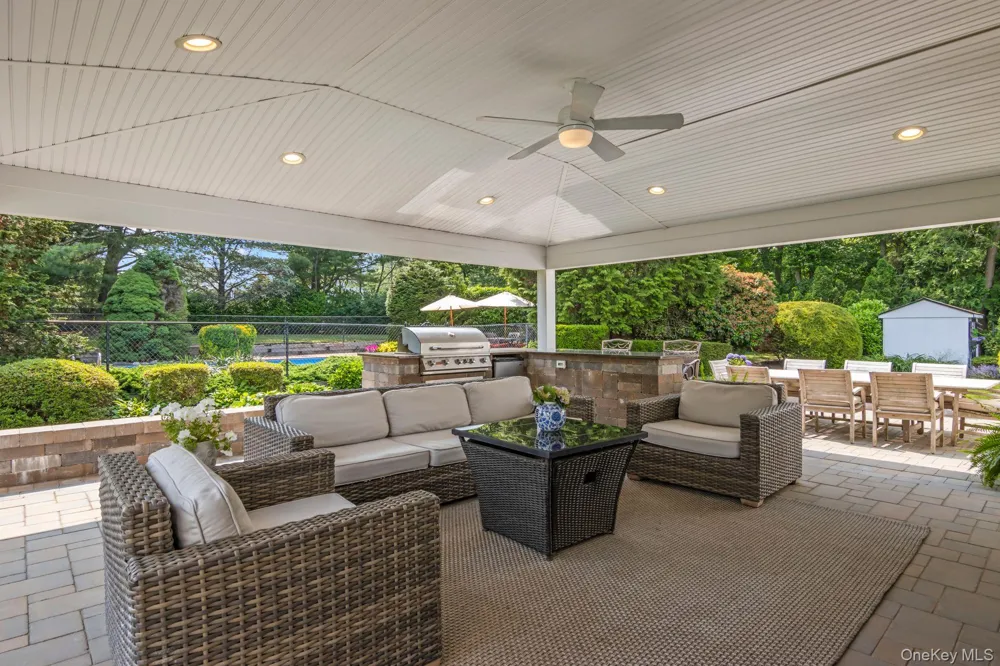 17 Lemark Court East Setauket, NY 11733
