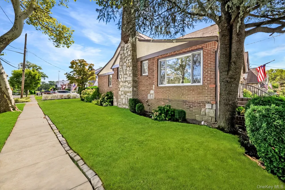 157 Oceanview Road East Rockaway, NY 11518