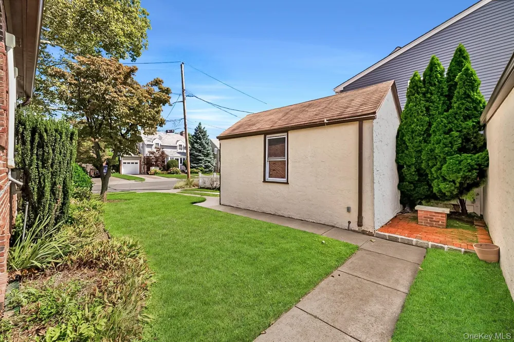157 Oceanview Road East Rockaway, NY 11518