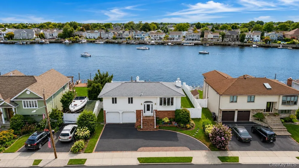 2718 Riverside Drive Wantagh, NY 11793