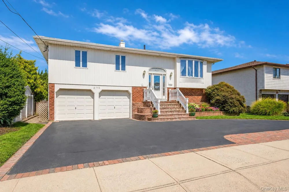 2718 Riverside Drive Wantagh, NY 11793