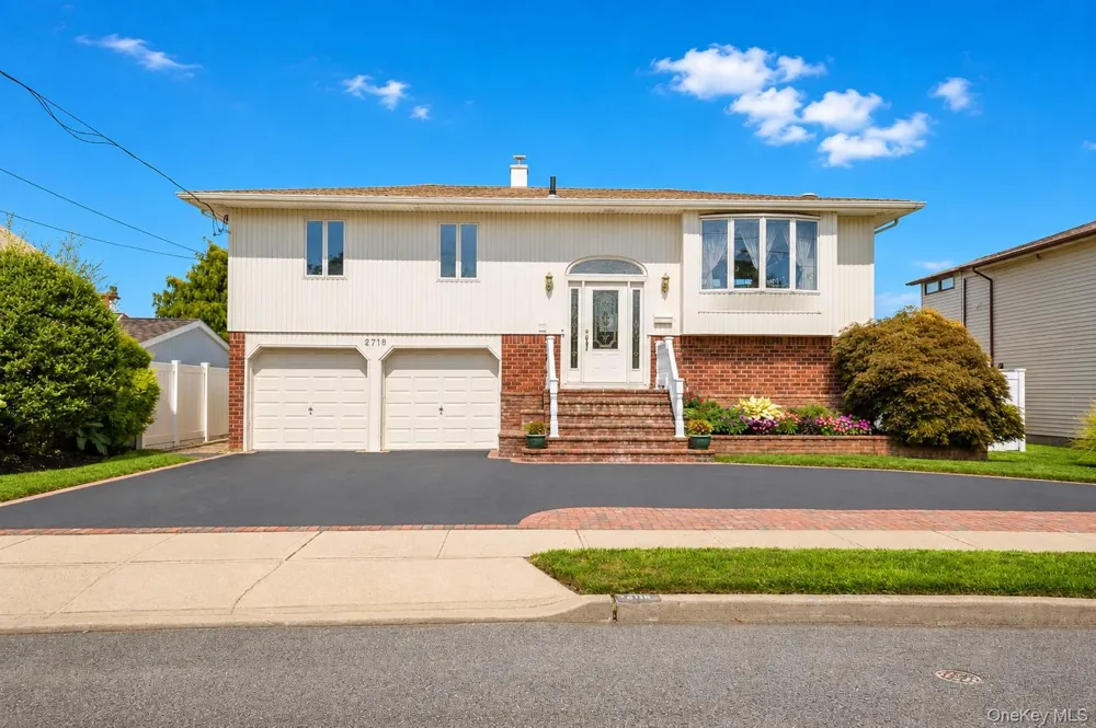 2718 Riverside Drive Wantagh, NY 11793