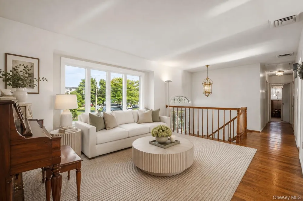 2718 Riverside Drive Wantagh, NY 11793