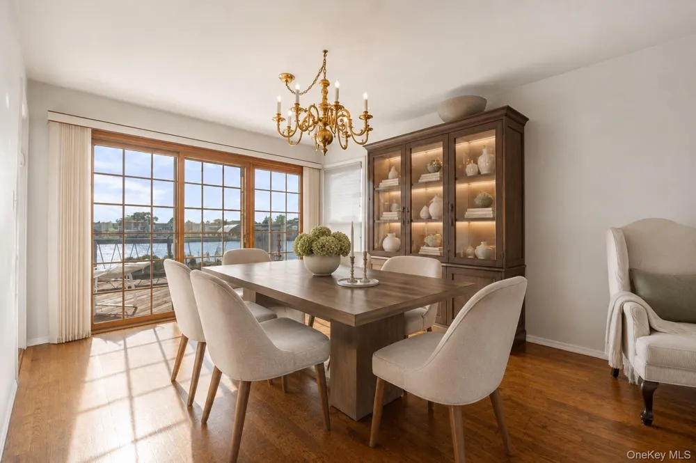 2718 Riverside Drive Wantagh, NY 11793