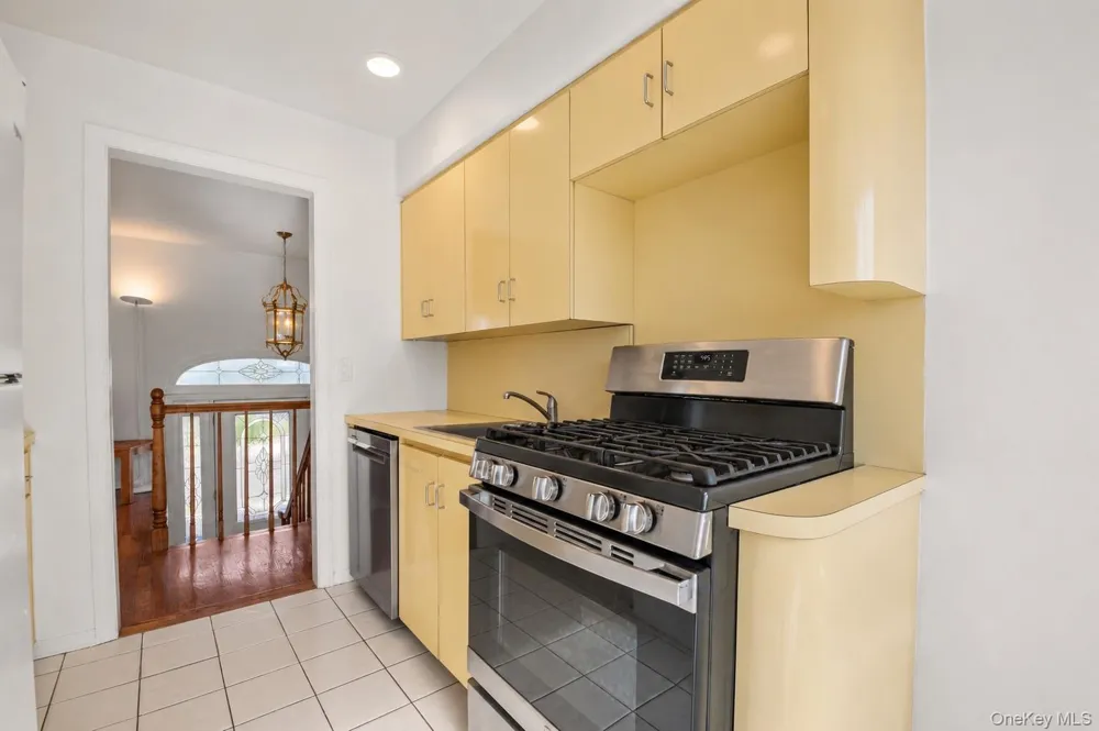 2718 Riverside Drive Wantagh, NY 11793