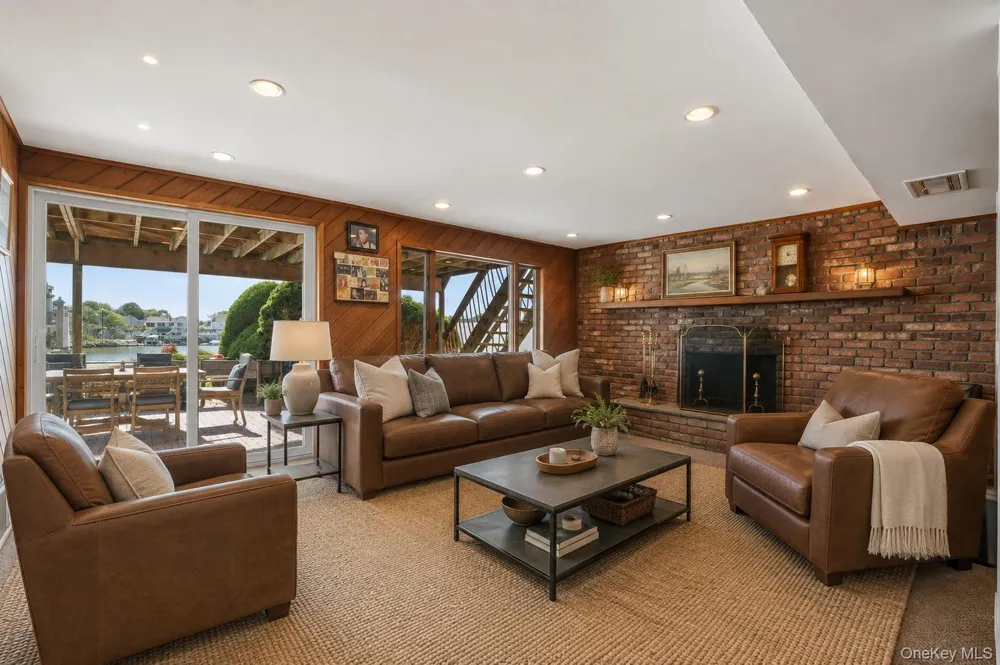 2718 Riverside Drive Wantagh, NY 11793
