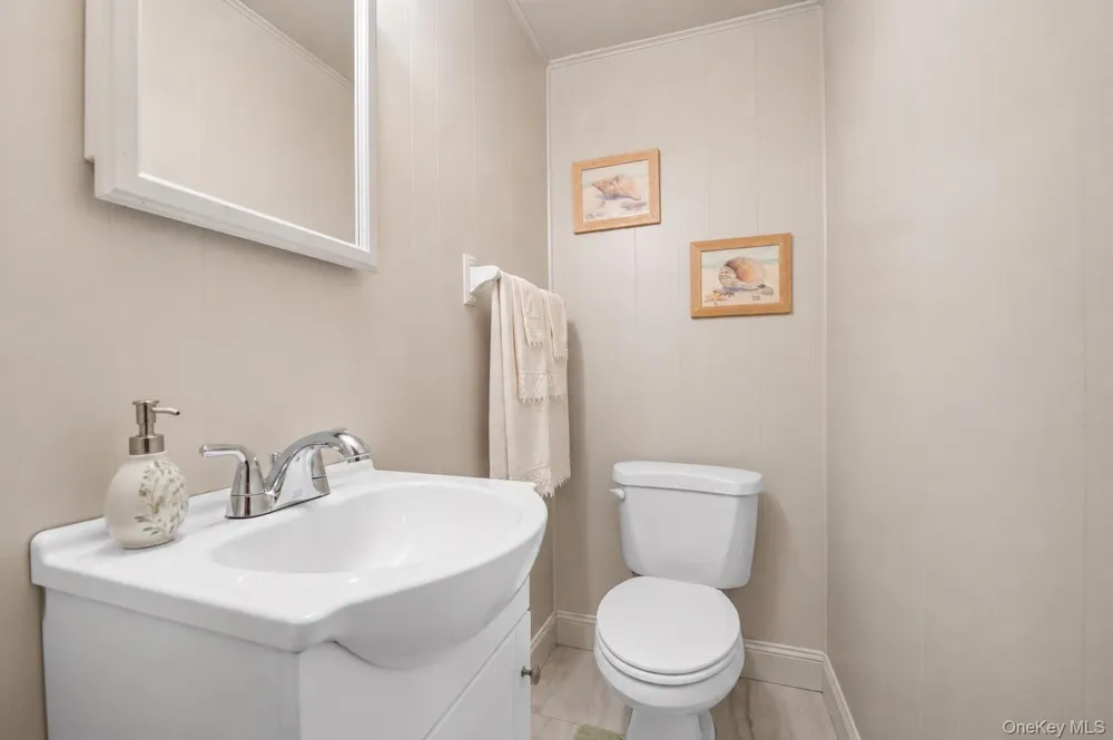 2718 Riverside Drive Wantagh, NY 11793
