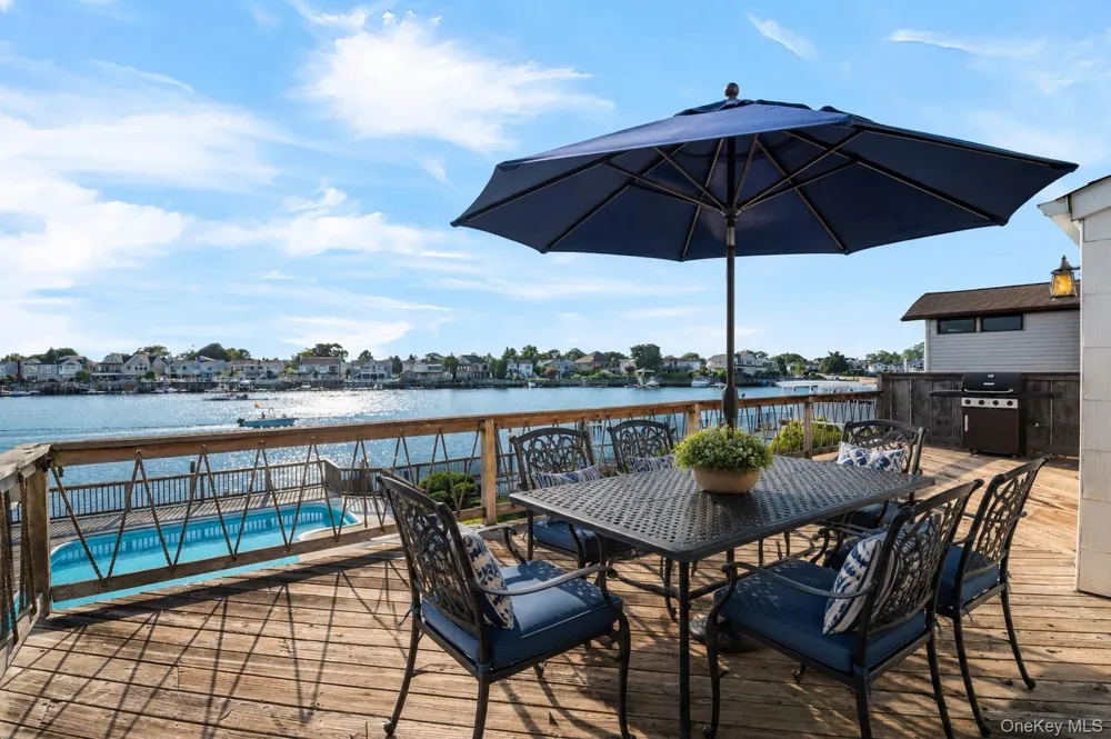 2718 Riverside Drive Wantagh, NY 11793
