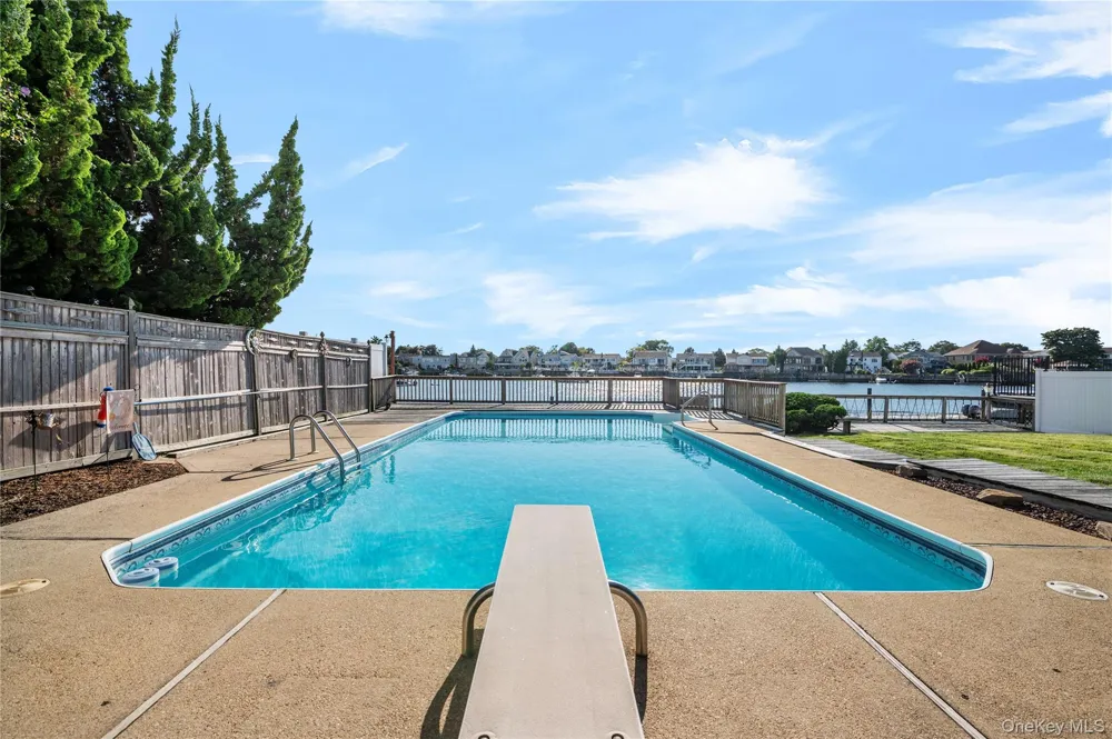 2718 Riverside Drive Wantagh, NY 11793