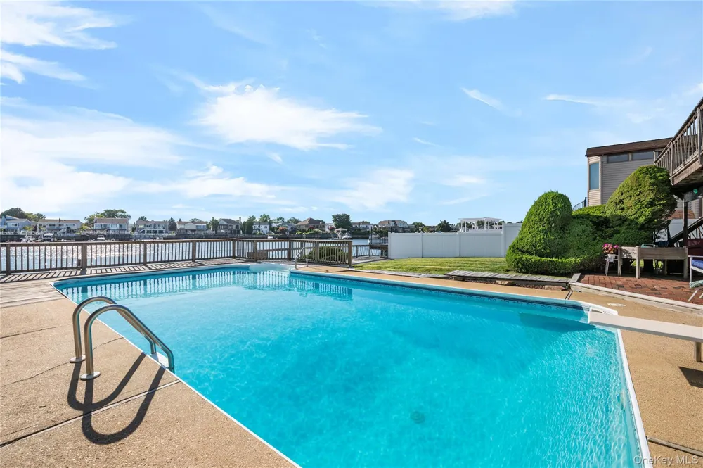 2718 Riverside Drive Wantagh, NY 11793