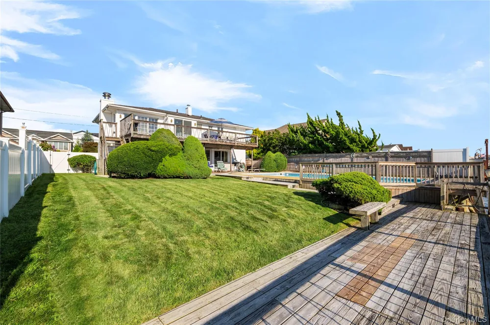 2718 Riverside Drive Wantagh, NY 11793