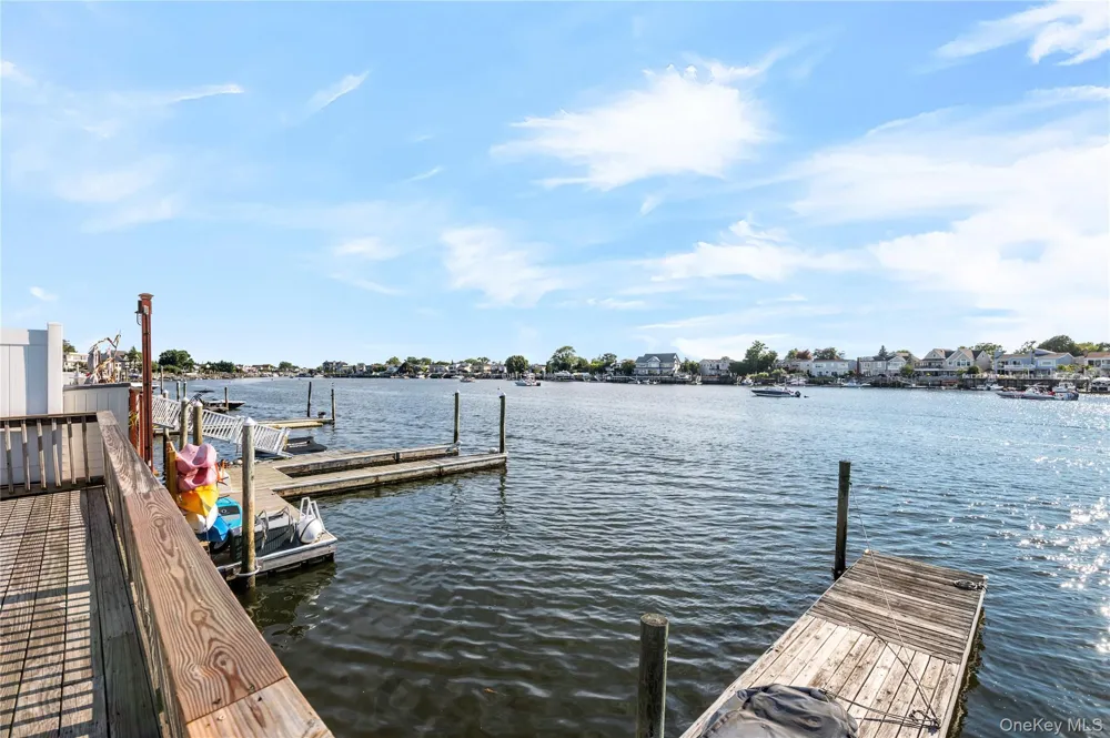 2718 Riverside Drive Wantagh, NY 11793