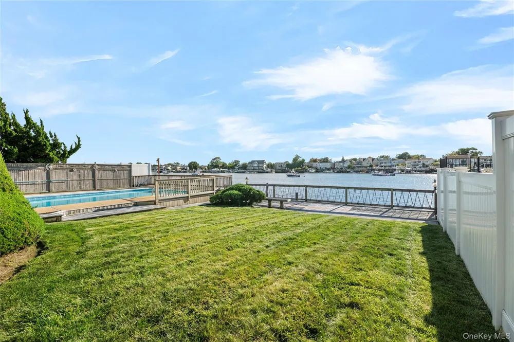 2718 Riverside Drive Wantagh, NY 11793