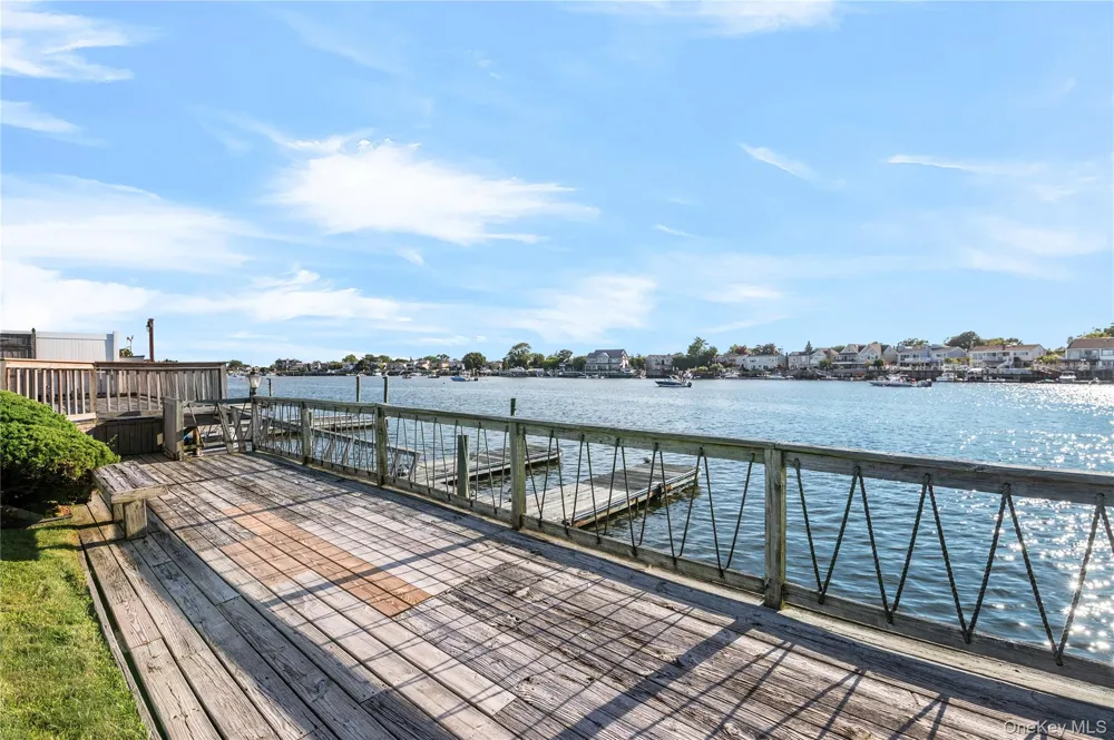2718 Riverside Drive Wantagh, NY 11793