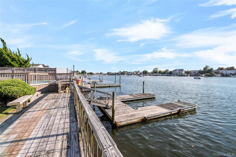 2718 Riverside Drive Wantagh, NY 11793