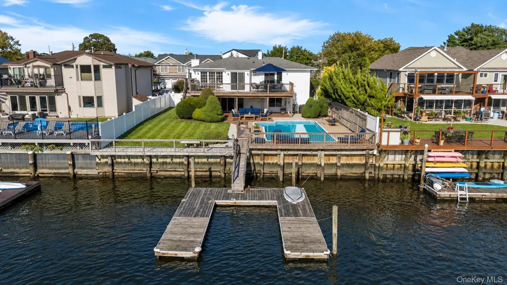 2718 Riverside Drive Wantagh, NY 11793