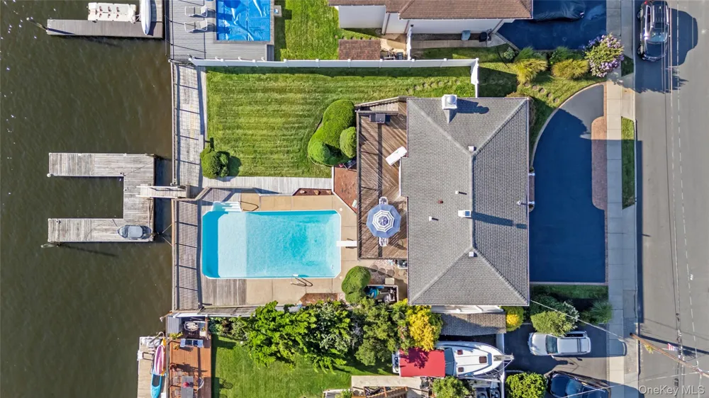 2718 Riverside Drive Wantagh, NY 11793