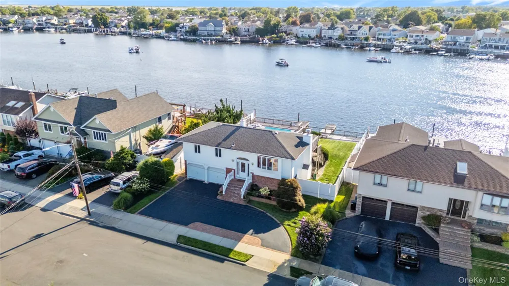 2718 Riverside Drive Wantagh, NY 11793