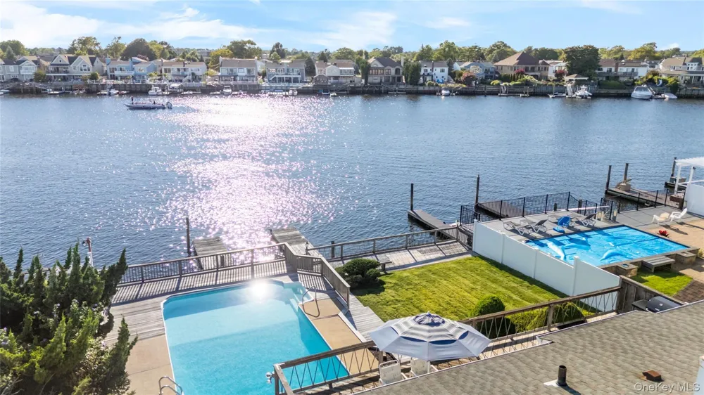 2718 Riverside Drive Wantagh, NY 11793